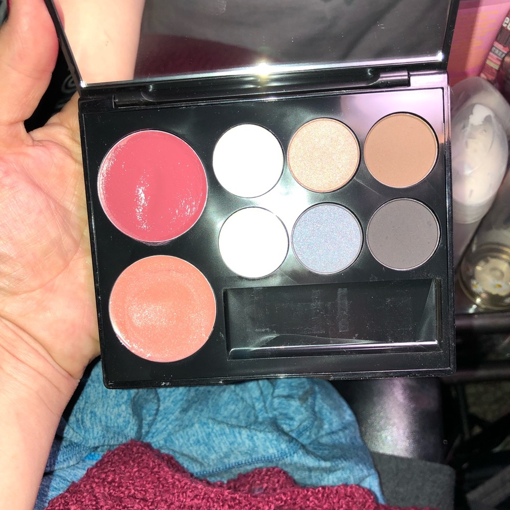 Makeup - Picture 2 of 2